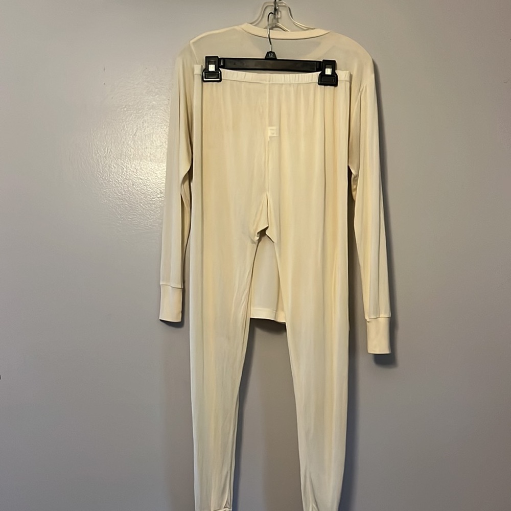 100% Genuine Silk Machine Washable Cream Long Sleeve Two Piece Pajama Set - Picture 3 of 16